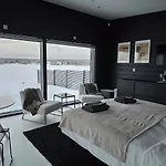 Villa Riverside With Sauna And Jacuzzi Rovaniemi