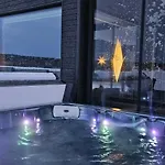 Villa Riverside With Sauna And Jacuzzi Rovaniemi