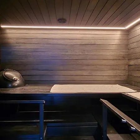 Villa Riverside With Sauna And Jacuzzi