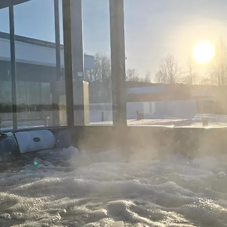 Villa Riverside With Sauna And Jacuzzi *