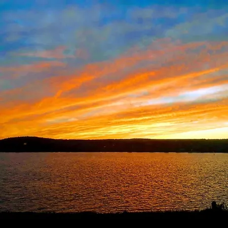 Riverside With Sauna And Jacuzzi *