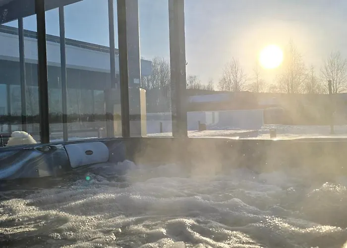 Villa Riverside With Sauna And Jacuzzi *